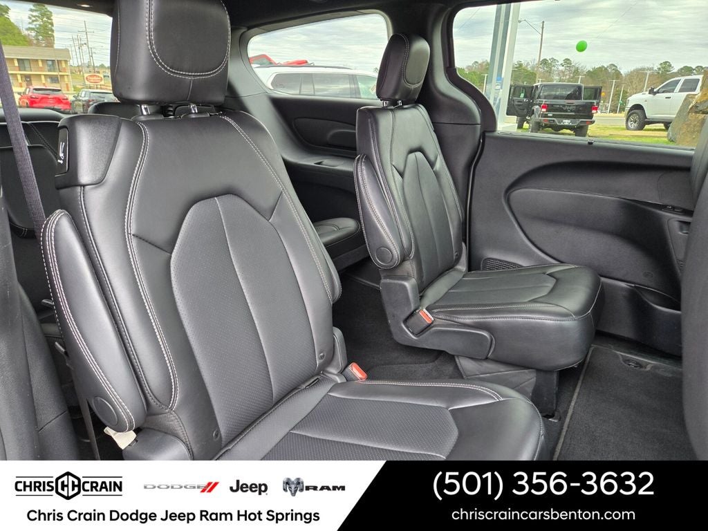 2025 Chrysler Pacifica Select