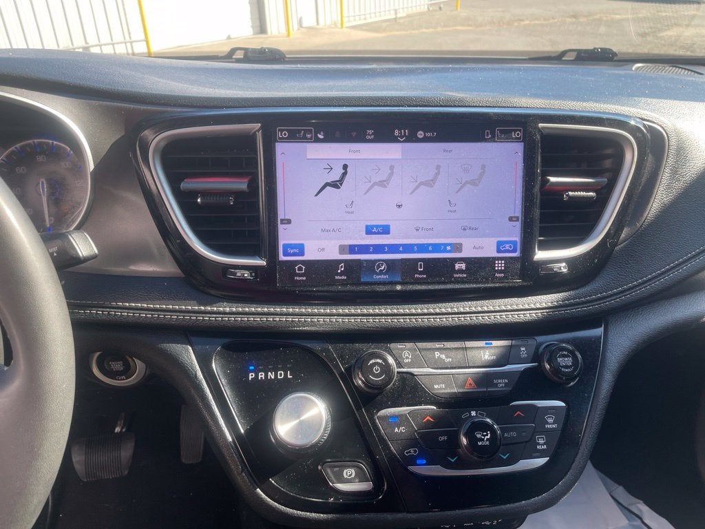 2025 Chrysler Pacifica Select