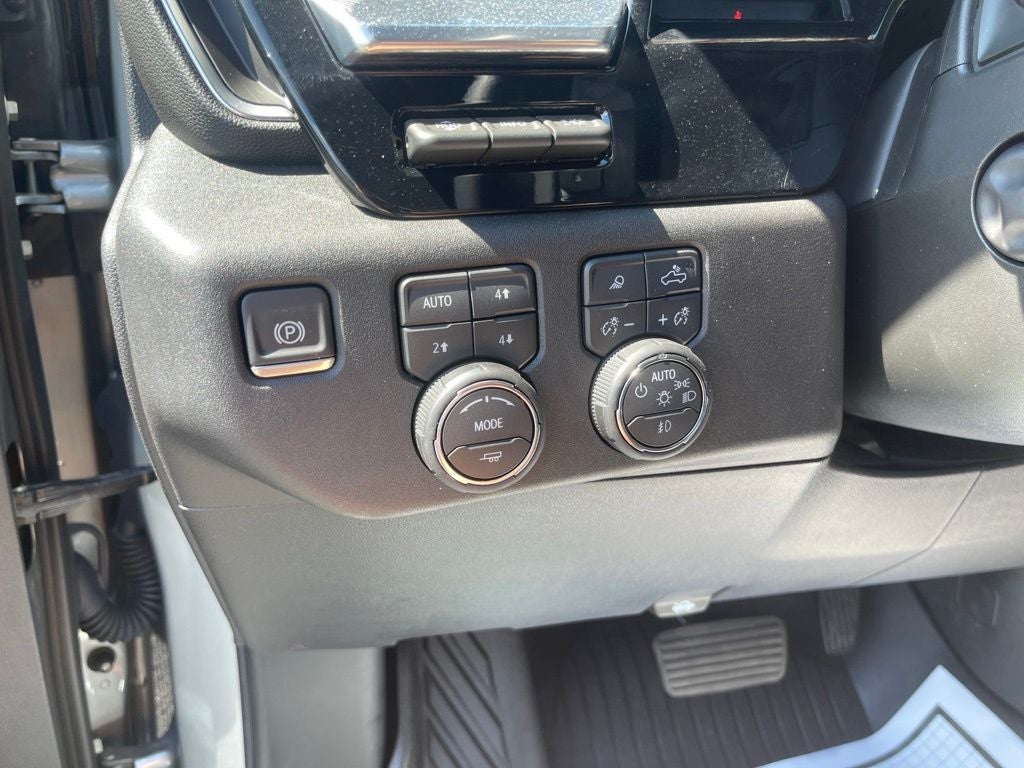 2025 Chevrolet Silverado 1500 4WD Crew Cab Short Bed LTZ