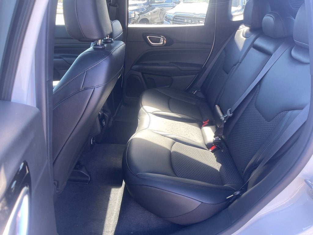 2027 Jeep Compass COMPASS LATITUDE ALTITUDE 4X4