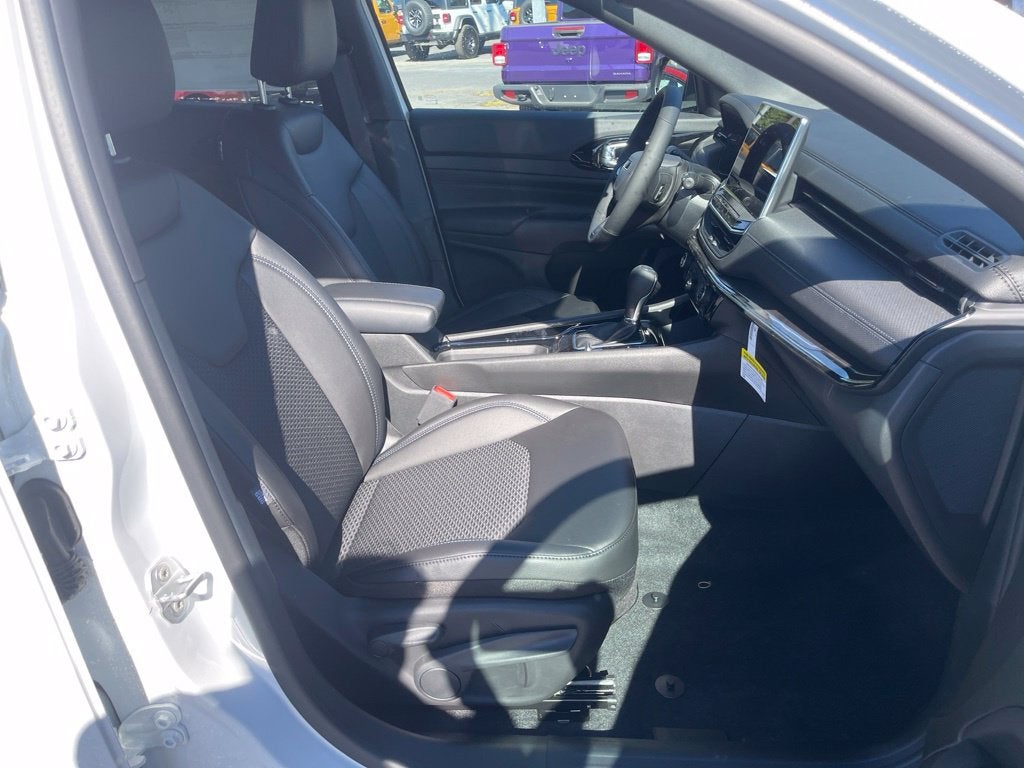 2027 Jeep Compass COMPASS LATITUDE ALTITUDE 4X4