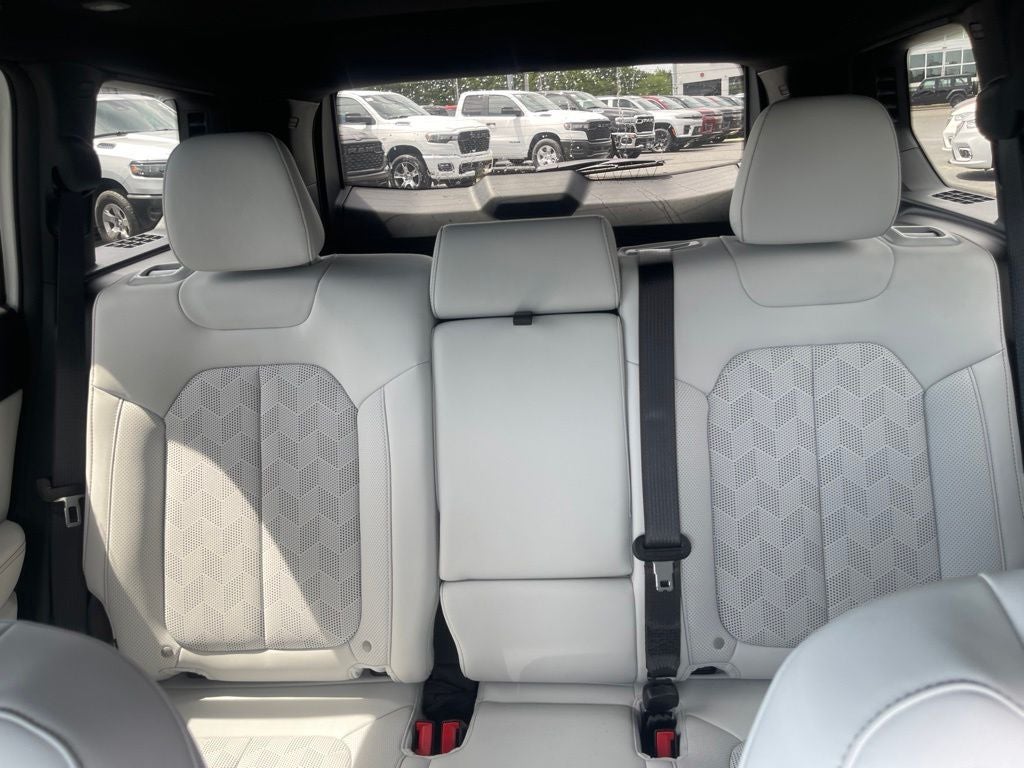 2026 Jeep Cherokee CHEROKEE OVERLAND 4X4