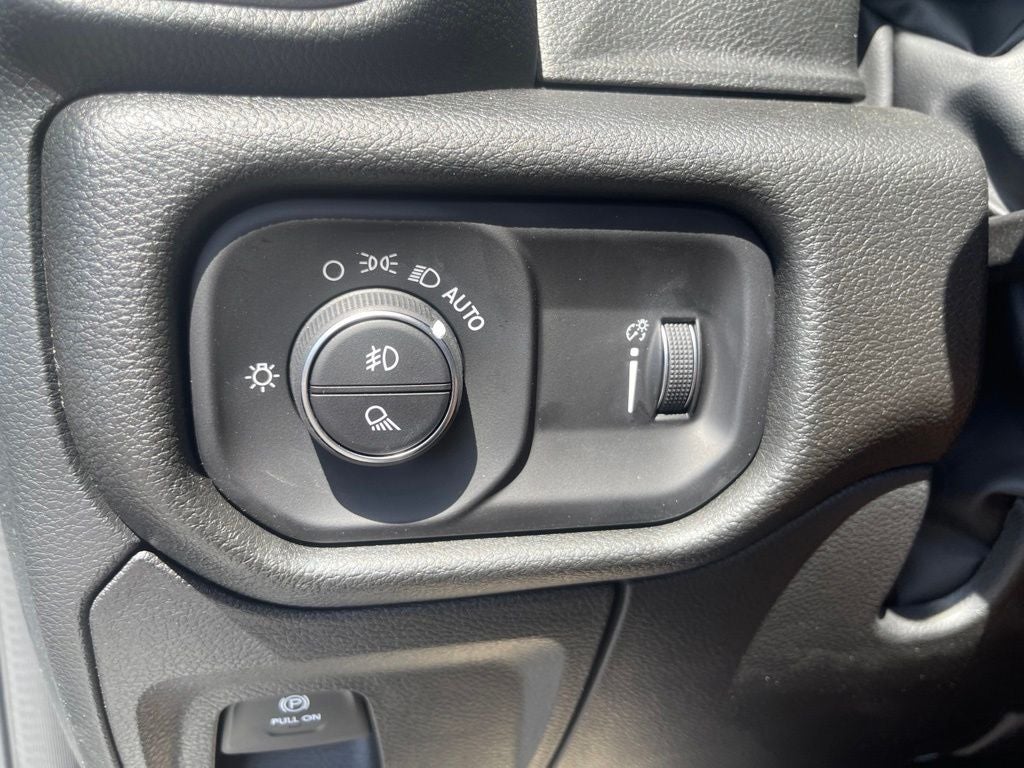 2026 RAM 1500 RAM 1500 EXPRESS CREW CAB 4X4 5'7' BOX