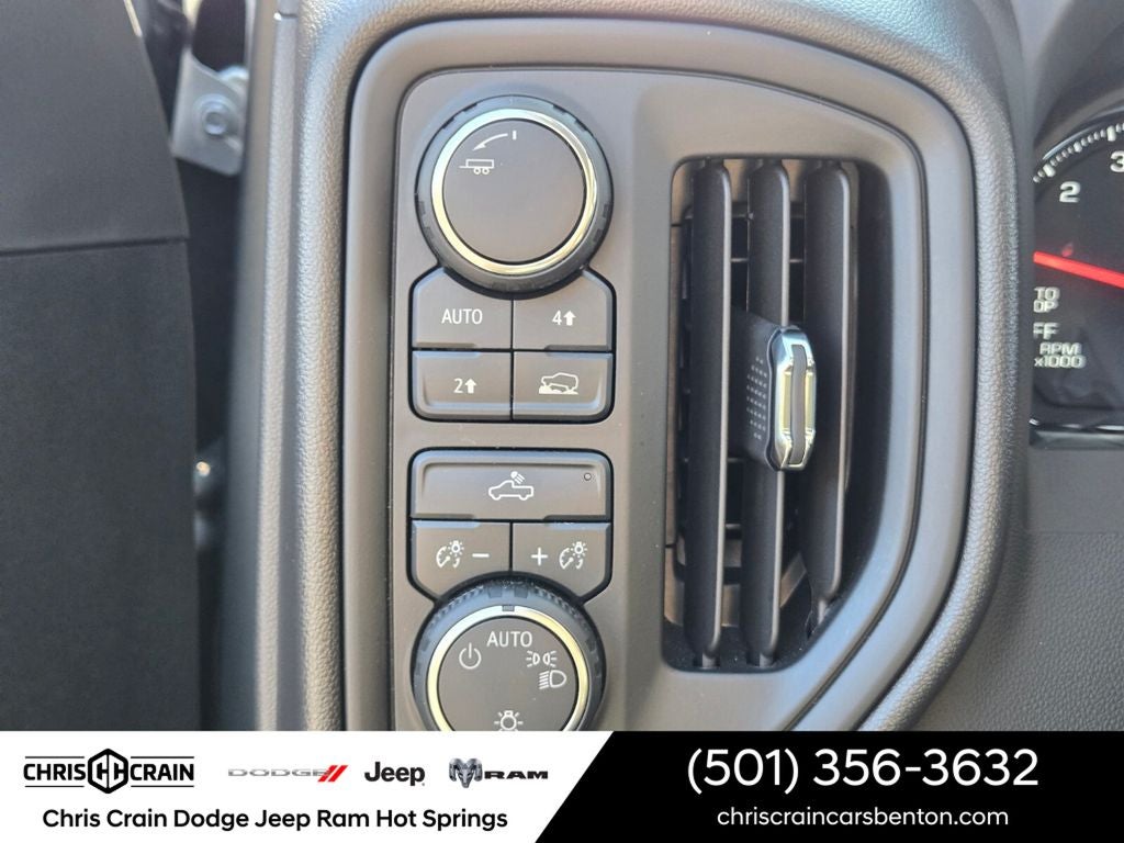 2024 Chevrolet Silverado 1500 4WD Crew Cab Short Bed Custom