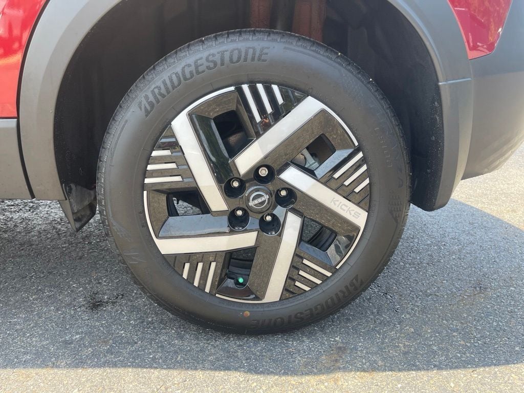 2025 Nissan Kicks SV FWD