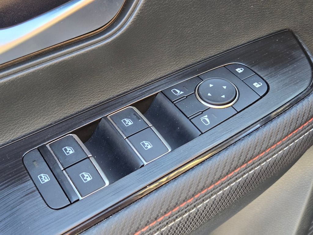 2025 Nissan Kicks SR FWD