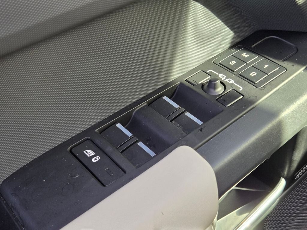 2024 Land Rover Defender 110 P400 X-Dynamic SE