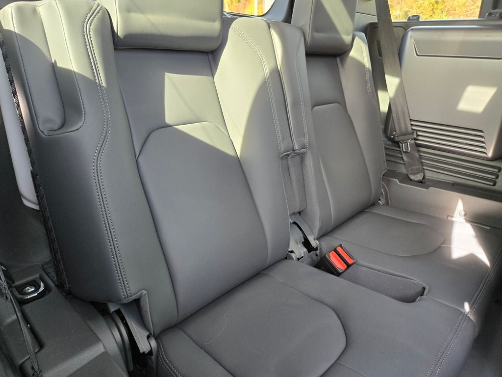 2024 Land Rover Defender 110 P400 X-Dynamic SE