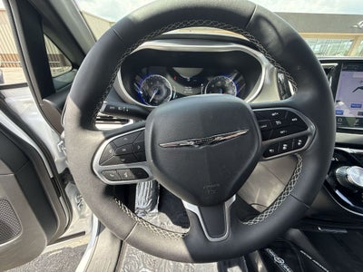 2025 Chrysler Voyager LX