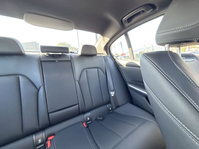 2025 BMW 3 Series 330i