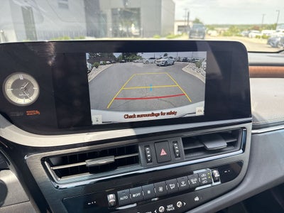 2025 Lexus ES 300h