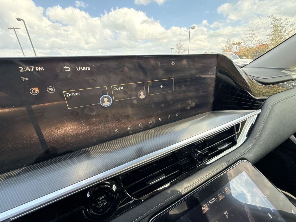 2025 INFINITI QX80 LUXE