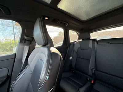 2022 Volvo XC60 Recharge Plug-In Hybrid T8 R-Design