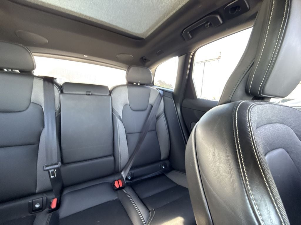 2022 Volvo XC60 Recharge Plug-In Hybrid T8 R-Design