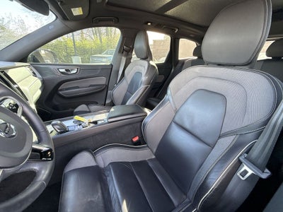 2022 Volvo XC60 Recharge Plug-In Hybrid T8 R-Design