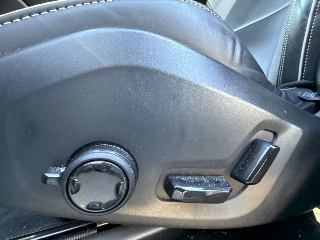 2022 Volvo XC60 Recharge Plug-In Hybrid T8 R-Design